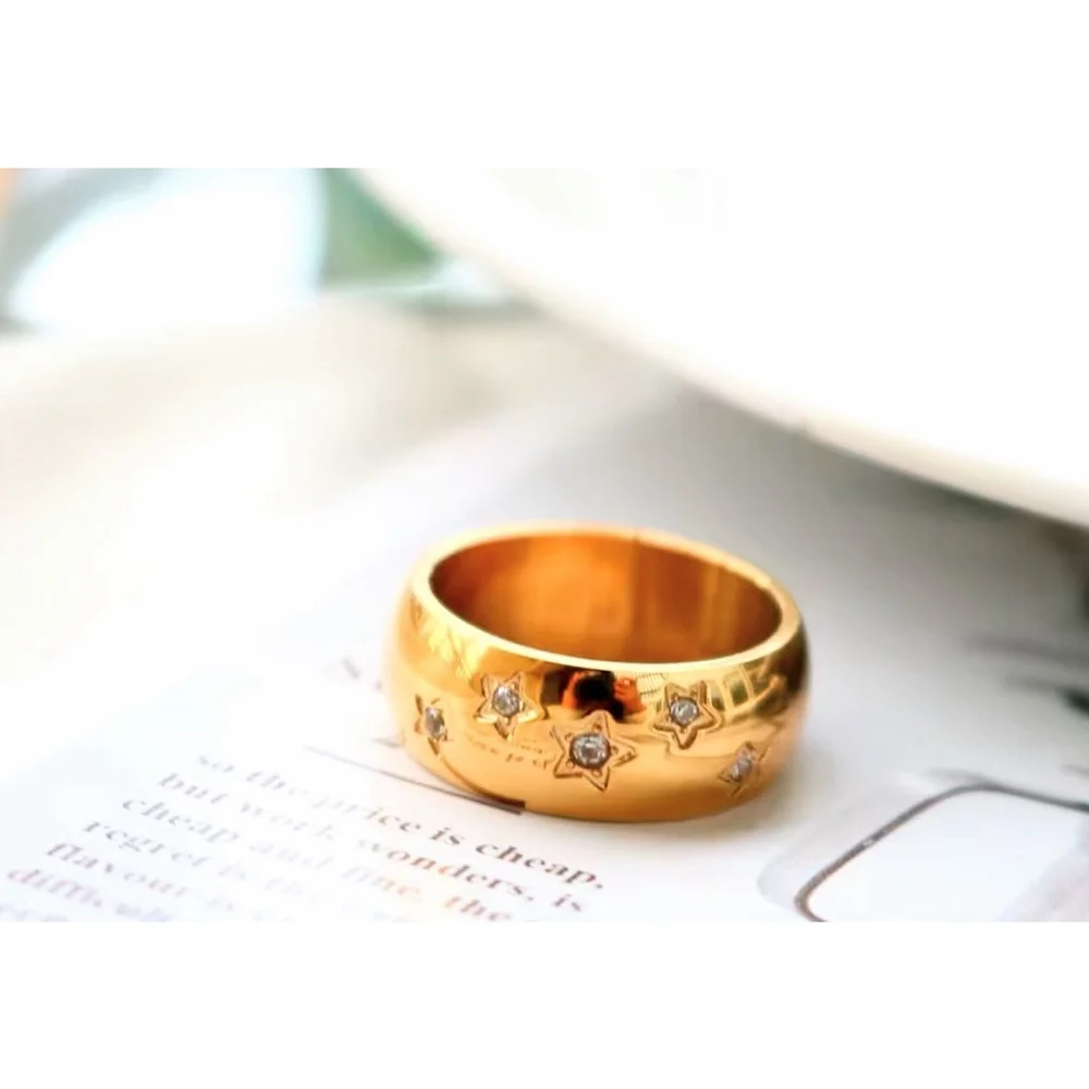 NEW Unisex‎ Women’s Wide Gold Plated Simulated Diamond Star Ring 8mm Band Size 8